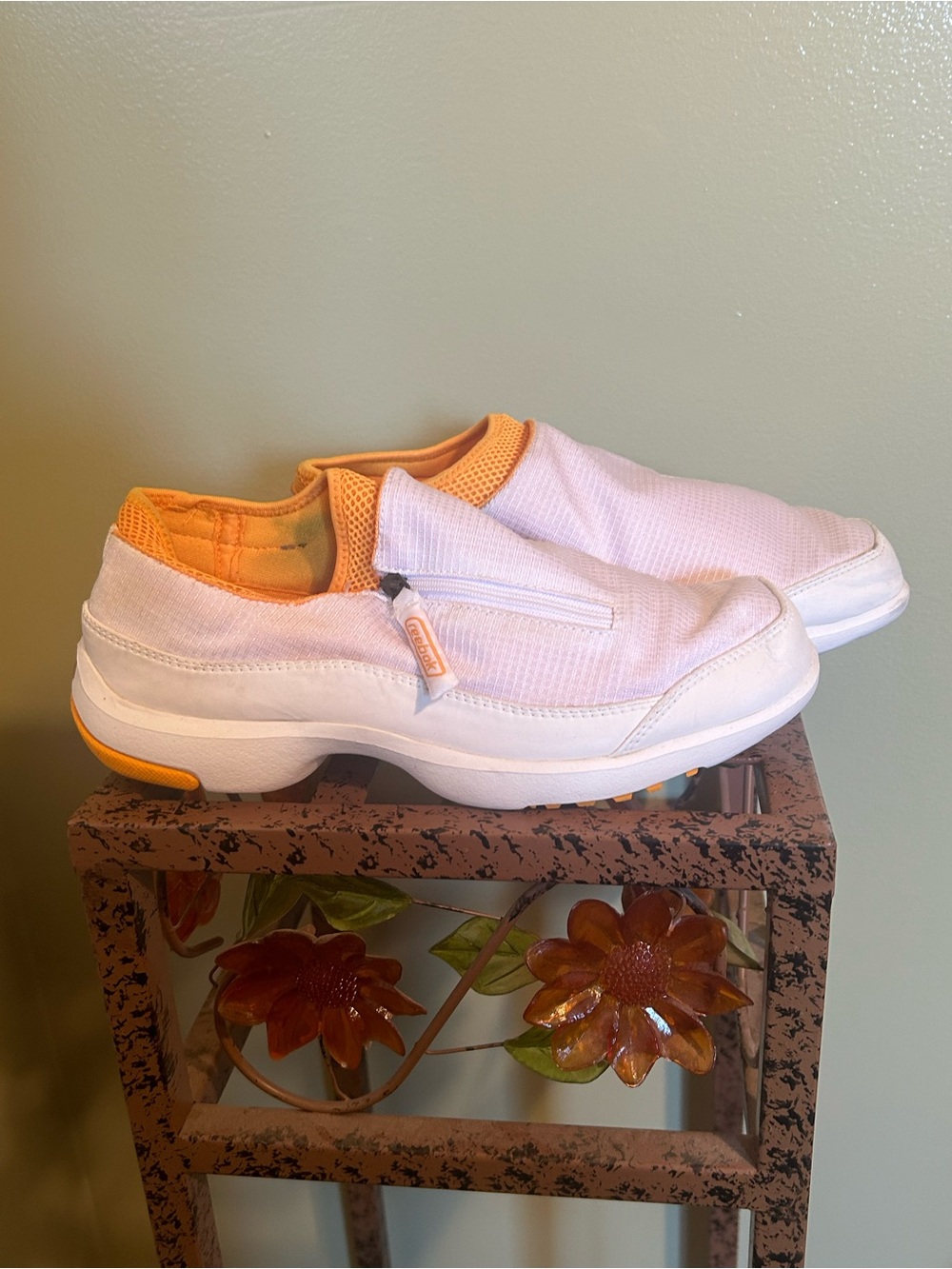 Vintage Y2K Reebok Zip Slip On Mesh Walking Sneakers Shoes Orange White Size 6.5